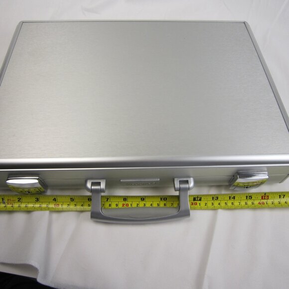 Vanguard Silver Aluminum Lock Briefcase with Two Keys 18" x 13" x 3" - Picture 10 of 16